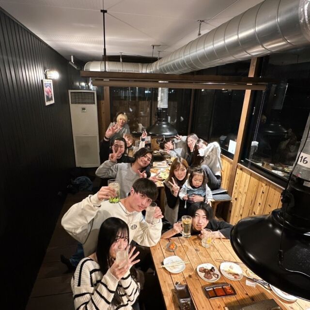 おはようございます🙇‍♂️
創作Diningえんです🙋‍♂️

最高の仲間と共に。
今年も宜しくお願いいたします🤲🤲🤲

こだわりのおでん🍢と自慢の創作料理🍳
⚫︎牛レバー刺し
⚫︎鶏ささみ刺し
⚫︎こだわりおでん盛り合わせ
⚫︎おでポテサラダ
⚫︎スタミナホルモン焼き
⚫︎近江牛カッパ焼き
⚫︎鶏の唐揚げ
⚫︎えんのエビマヨ
⚫︎貝付きホタテのバター醤油焼き
⚫︎とんこつ醤油ラーメン
⚫︎フォンダンショコラ〜バニラアイス添え〜

他にも多数、自慢の料理あり🤩

ハイボールに樽ハイ、ビールに焼酎
カクテル、各種ノンアルコールのドリンクも
揃えております😋

滋賀の地酒🍶もあります。

美味しい料理と美味しいお酒で最高のひとときをお過ごしください✨
ホスピタリティ溢れるスタッフでおもてなしいたします😊

個室あり
掘りごたつあり
座敷あり
カウンターあり

シーンに合わせてご利用ください。

本日もご来店お待ちしております🙇‍♂️
ご連絡お待ちしております。

➡️#創作Diningえん
💻#sousakudiningen
🖋能登川駅から徒歩𝟝分。カウンターあり、座敷あり、テーブルあり、個室あり。こだわりのおでん、鮮魚、自慢の創作料理を和風モダンの落ち着いた空間で。
🗾滋賀県東近江市猪子町440
☎️0748-42-8558
⏰18:00〜深夜まで
🗓️定休日なし(不定休)
👨@k_en_jr
#滋賀県 #東近江市 #能登川 #滋賀グルメ #東近江市ディナー #能登川ディナー #東近江市グルメ #能登川グルメ #滋賀ごはん #東近江市ごはん #能登川ごはん #滋賀ディナー #滋賀料理 #ディナー #滋賀居酒屋 #居酒屋 #能登川駅 #近江牛 #おでん #鮮魚 #ポテトサラダ